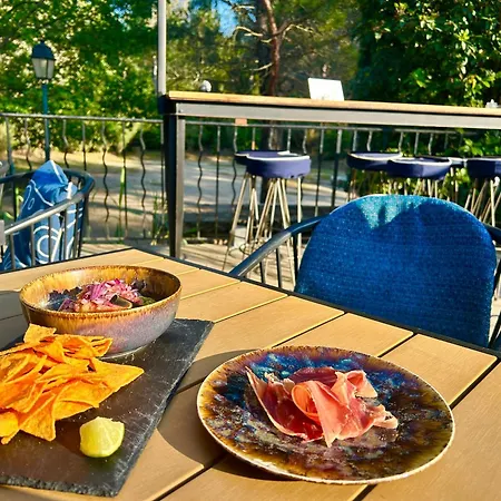 Appartement Les Restanques Bruyeres 2103 Proche Piscine